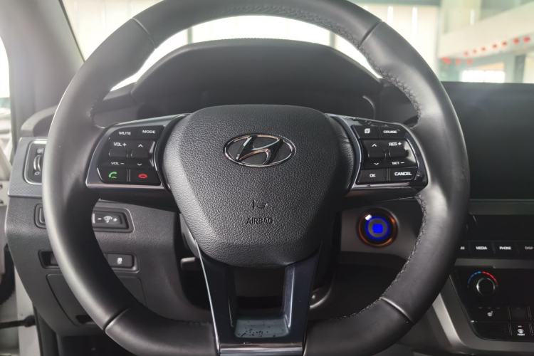 Used Hyundai Sonata 2015 1.6T GLS Smart Model Steering Wheel