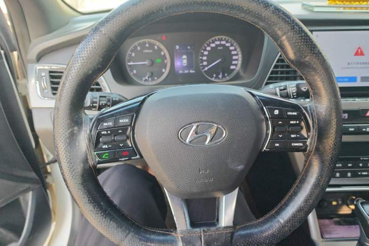 Used Hyundai Sonata 2015 1.6T GLS Smart Model Steering Wheel