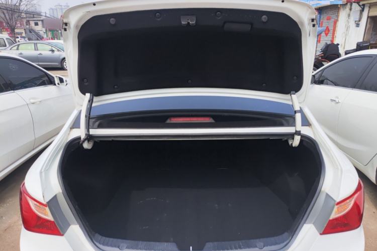 Used Hyundai Sonata 2015 Classic 2.4L Automatic Leading Edition China IV Standard Trunk