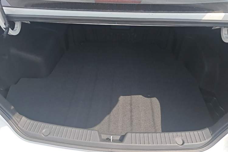 Used Hyundai Sonata 2015 Classic 2.0L Automatic Leading Edition Trunk