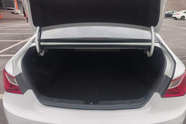Used Hyundai Sonata 2015 Classic 2.4L Automatic Leading Edition China IV Standard Trunk