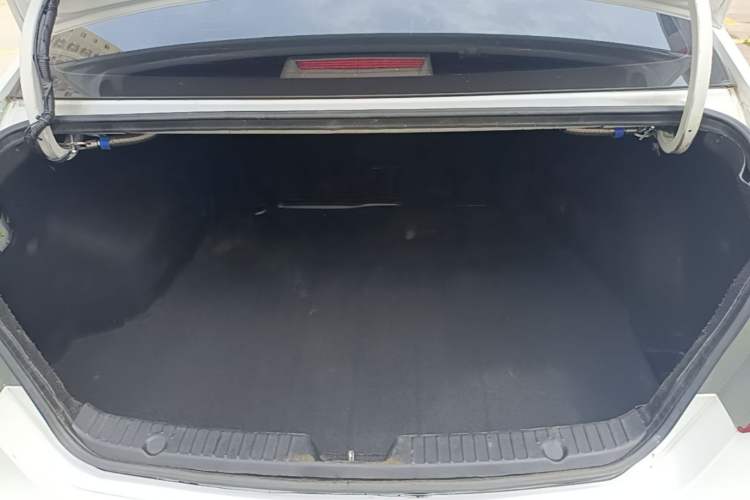 Used Hyundai Sonata 2015 Classic 2.0L Automatic Luxury Edition Trunk