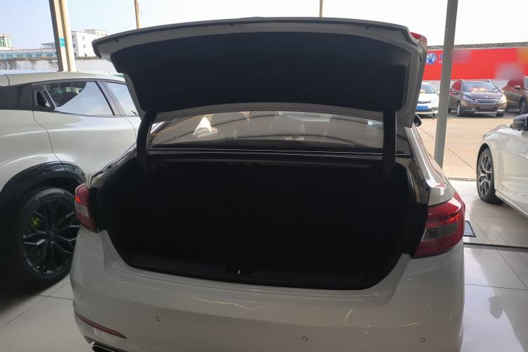 Used Hyundai Sonata 2015 1.6T DLX Prestige Model Trunk
