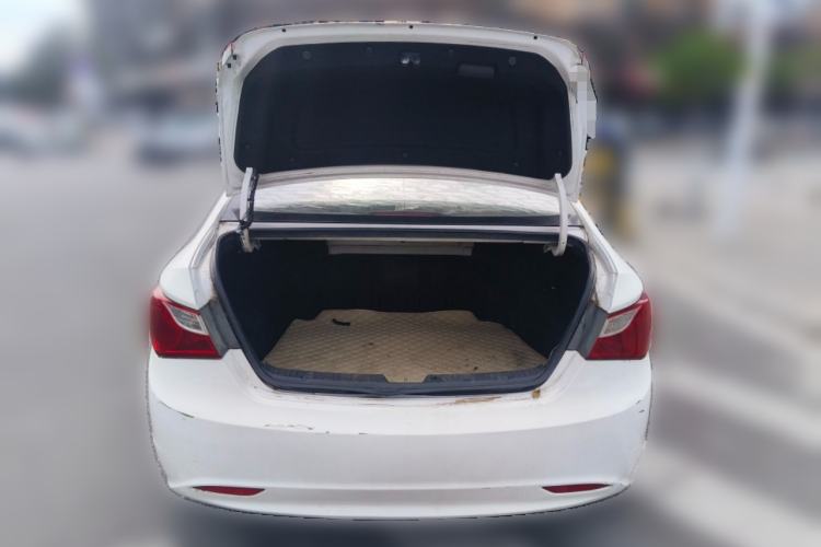 Used Hyundai Sonata 2015 Classic 2.0L Automatic Luxury Edition Trunk