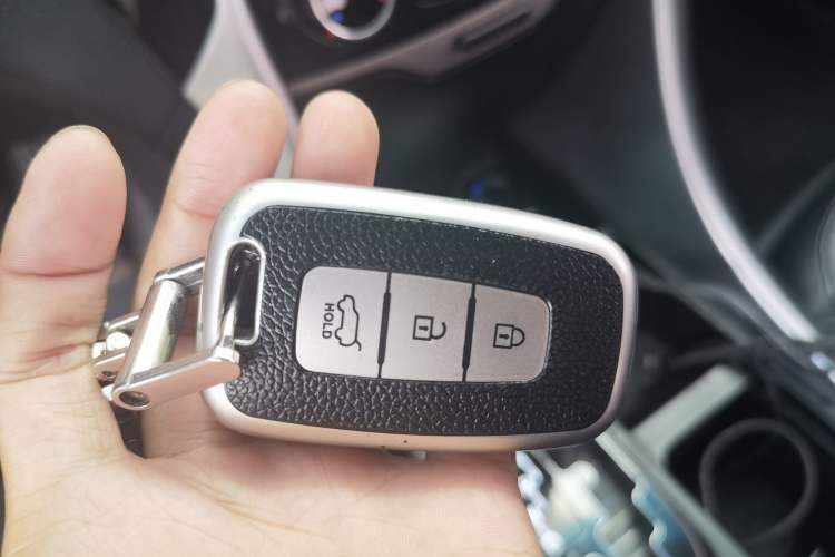 Used Hyundai Sonata 2015 Classic 2.0L Automatic Luxury Edition Vehicle Key