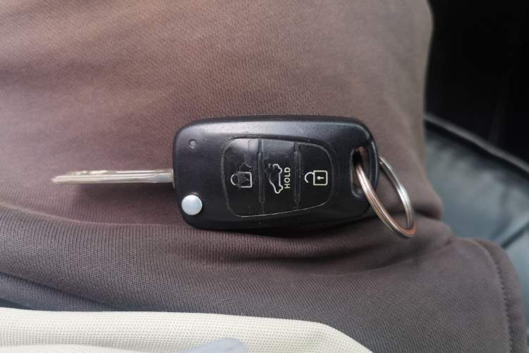 Used Hyundai Sonata 2015 Classic 2.0L Automatic Leading Edition Vehicle Key