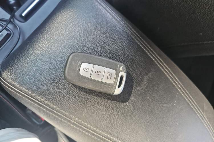 Used Hyundai Sonata 2015 Classic 2.0L Automatic Luxury Edition Vehicle Key