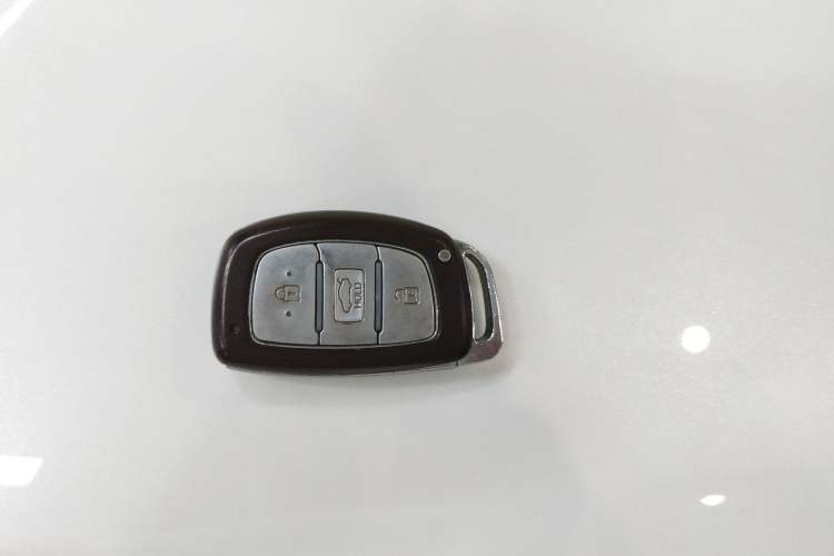 Used Hyundai Sonata 2015 1.6T DLX Prestige Model Vehicle Key