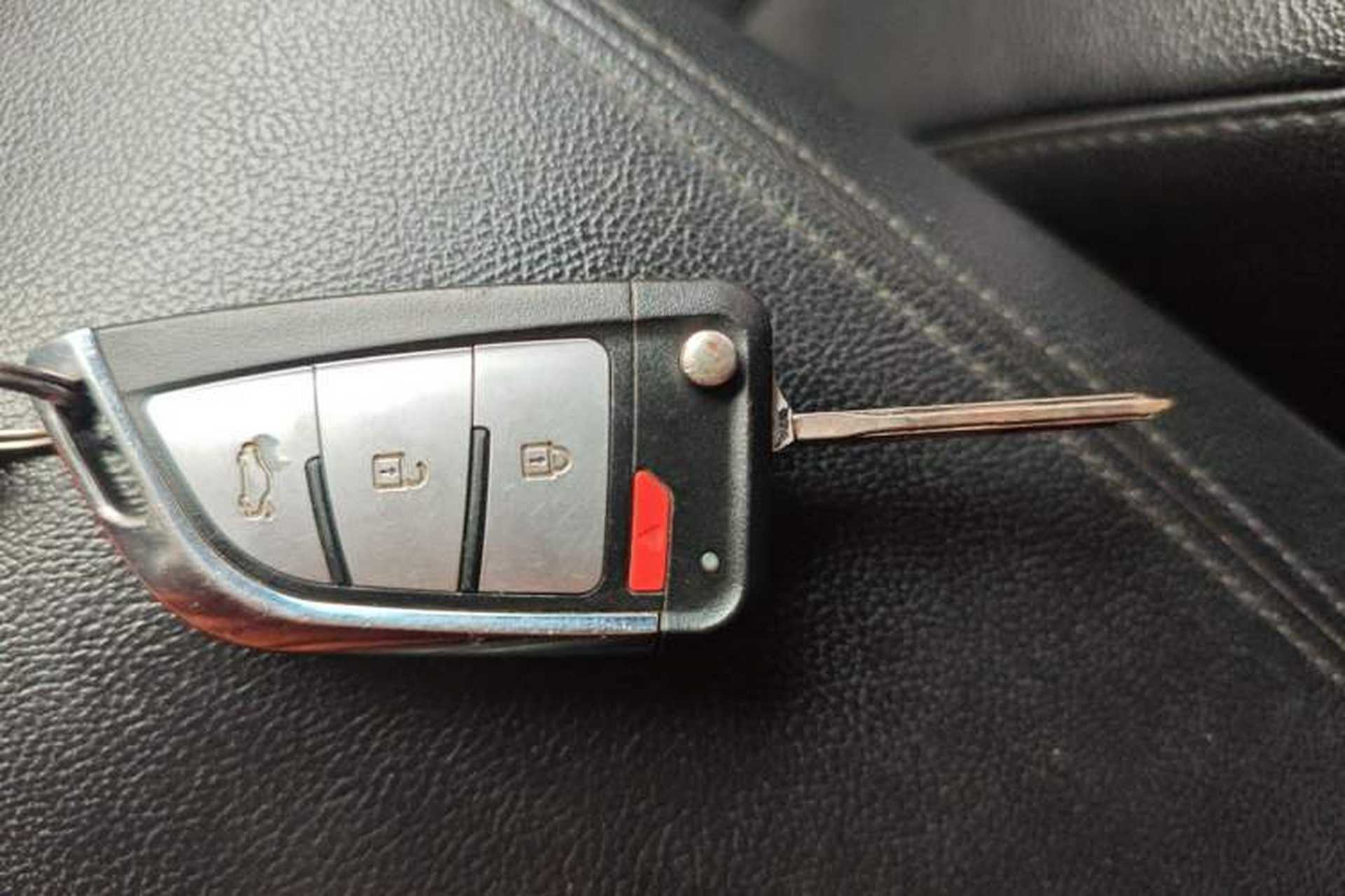 Used Hyundai Sonata 2015 Classic 2.0L Automatic Leading Edition Vehicle Key