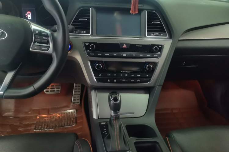 Used Hyundai Sonata 2015 1.6T DLX Prestige Model Audio And AC Panel