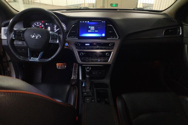 Used Hyundai Sonata 2015 1.6T GLX Advanced Model Center Console
