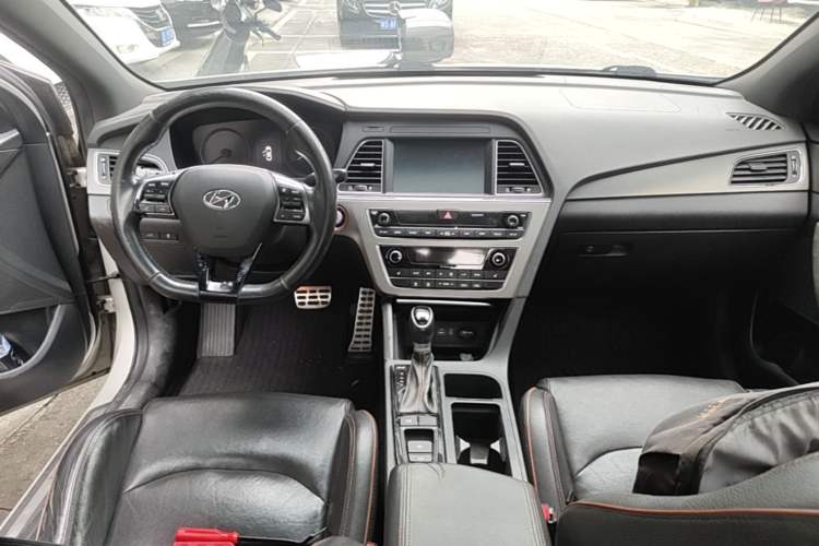 Used Hyundai Sonata 2015 1.6T GLX Advanced Model Center Console