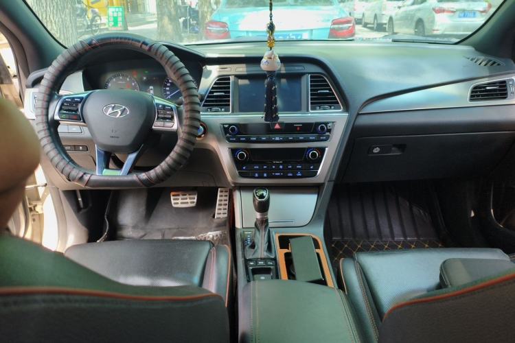 Used Hyundai Sonata 2015 1.6T DLX Prestige Model Center Console