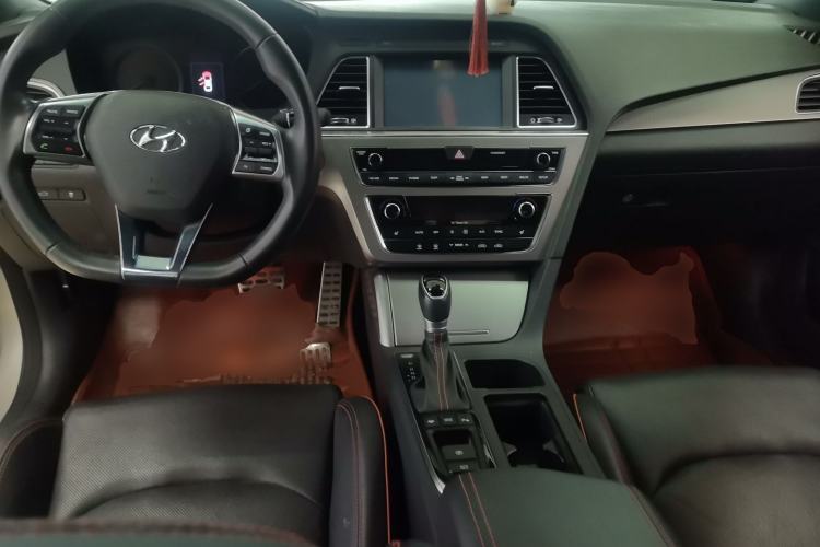 Used Hyundai Sonata 2015 1.6T DLX Prestige Model Center Console