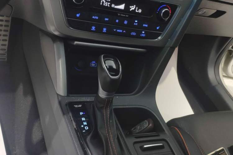 Used Hyundai Sonata 2015 1.6T GLS Smart Model Gear Lever