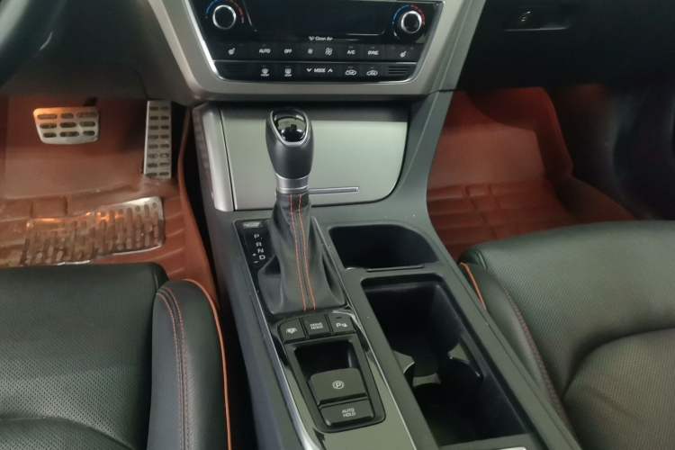 Used Hyundai Sonata 2015 1.6T DLX Prestige Model Gear Lever