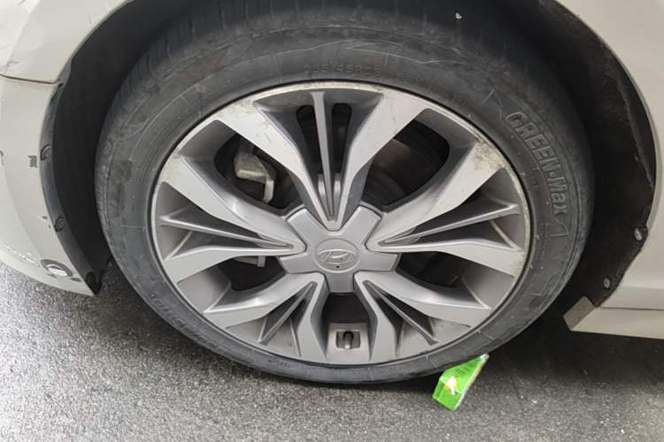 Used Hyundai Sonata 2015 1.6T GLX Advanced Model Left Front Wheel Hub
