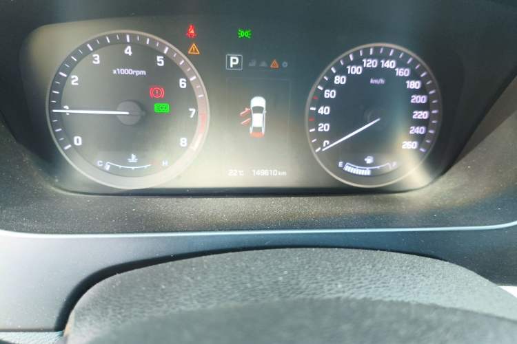 Used Hyundai Sonata 2015 1.6T DLX Prestige Model Odometer Close Up