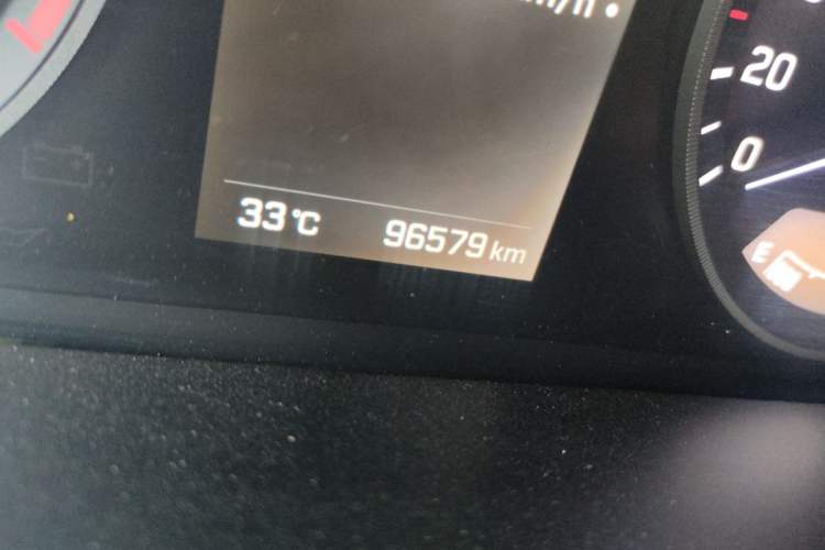 Used Hyundai Sonata 2015 1.6T GLX Advanced Model Odometer Close Up