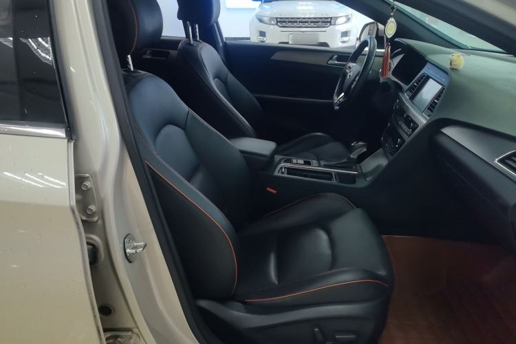 Used Hyundai Sonata 2015 1.6T DLX Prestige Model Right Front Seat