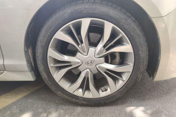 Used Hyundai Sonata 2015 1.6T GLX Advanced Model Right Front Wheel Hub