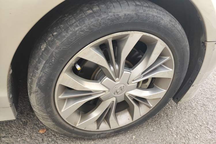 Used Hyundai Sonata 2015 1.6T GLX Advanced Model Right Front Wheel Hub