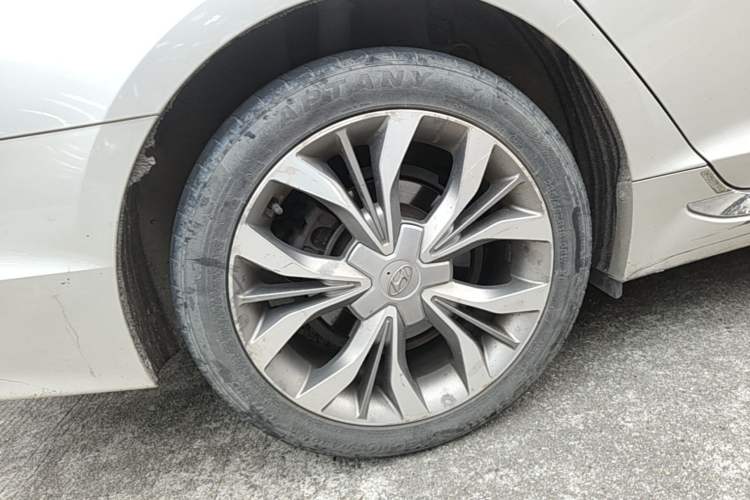 Used Hyundai Sonata 2015 1.6T GLX Advanced Model Right Rear Wheel Hub