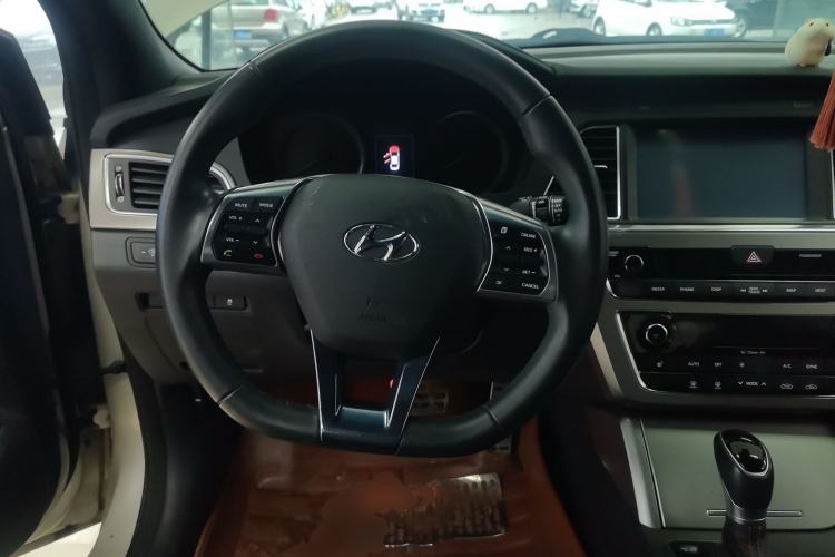 Used Hyundai Sonata 2015 1.6T DLX Prestige Model Steering Wheel