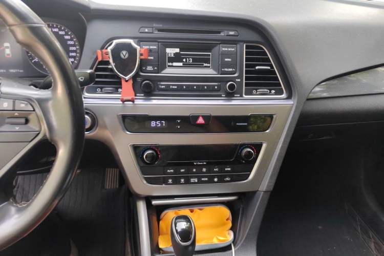 Used Hyundai Sonata 2016 2.0L Hybrid HE Smart Version Audio And AC Panel
