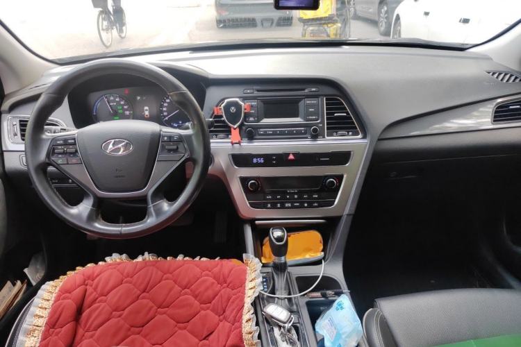 Used Hyundai Sonata 2016 2.0L Hybrid HE Smart Version Center Console