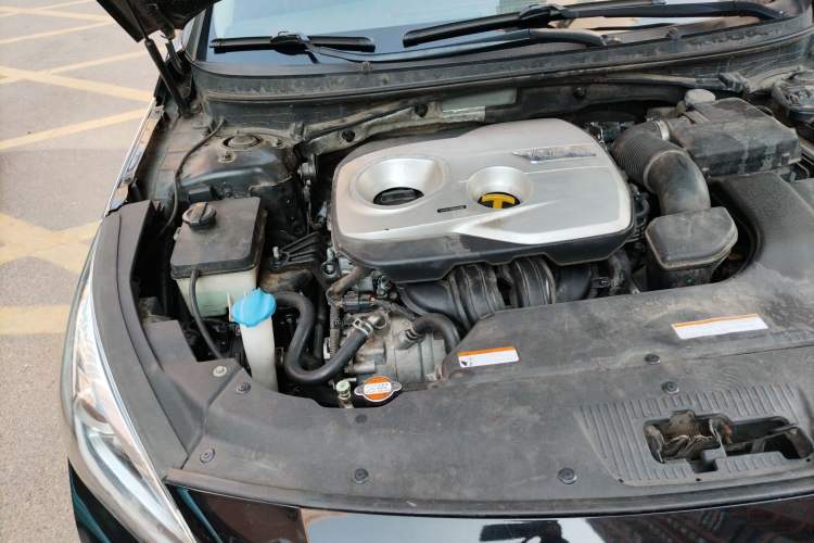 Used Hyundai Sonata 2016 2.0L Hybrid HE Smart Version Engine Bay Right