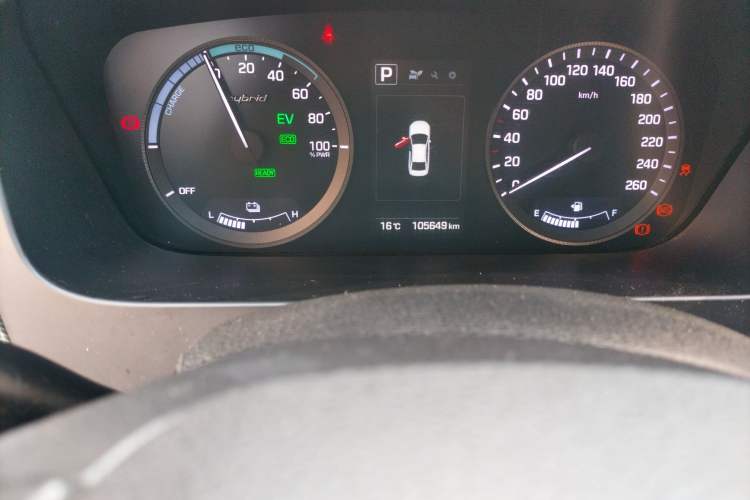 Used Hyundai Sonata 2016 2.0L Hybrid HE Smart Version Odometer Close Up