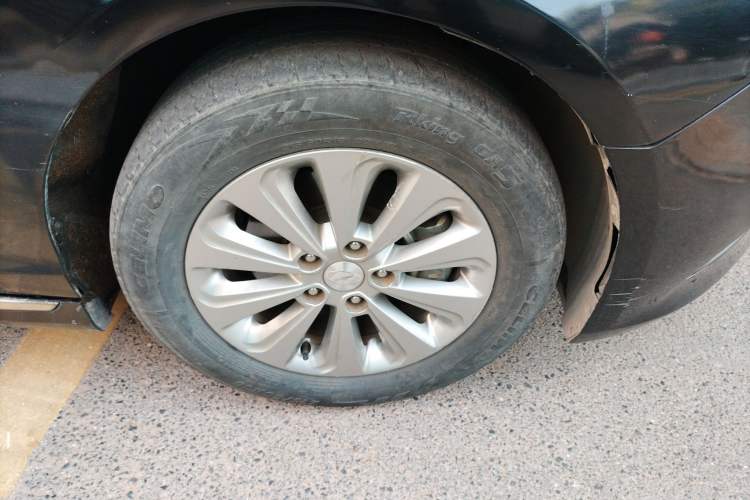 Used Hyundai Sonata 2016 2.0L Hybrid HE Smart Version Right Front Wheel Hub