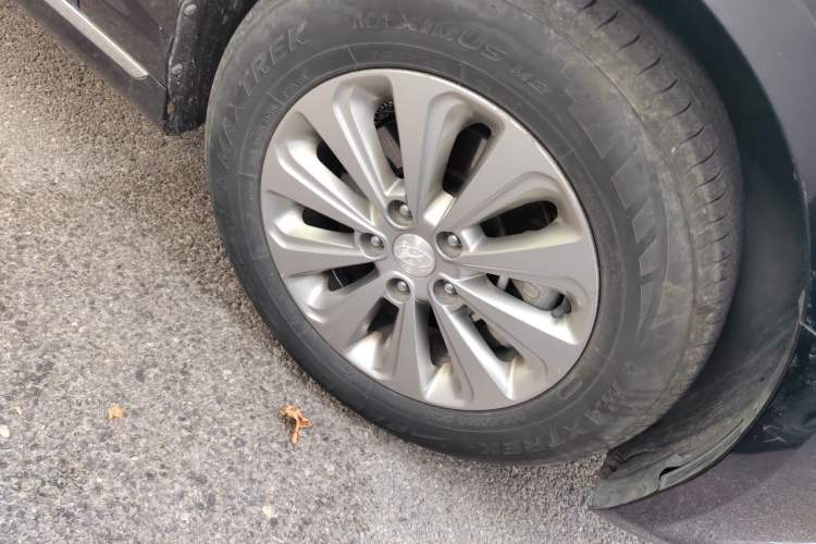 Used Hyundai Sonata 2016 2.0L Hybrid HE Smart Version Right Front Wheel Hub