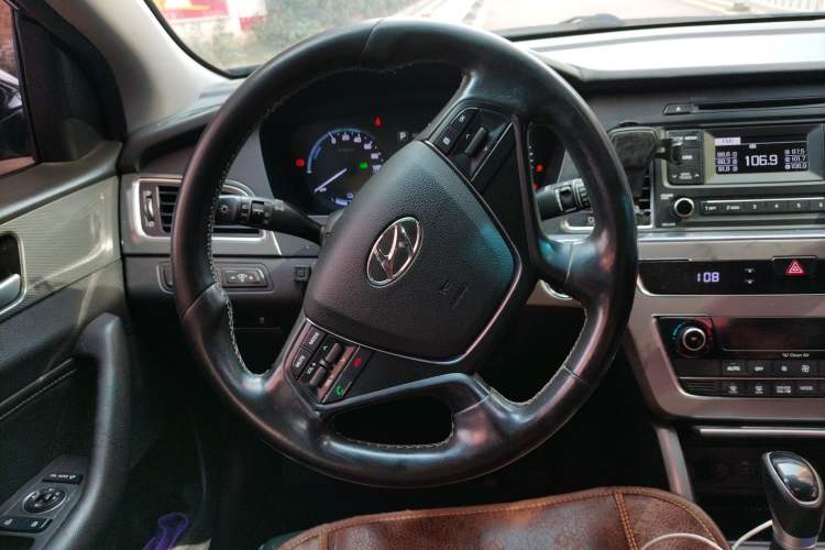Used Hyundai Sonata 2016 2.0L Hybrid HE Smart Version Steering Wheel