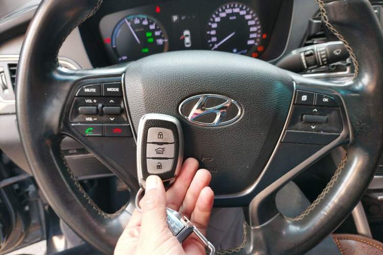 Used Hyundai Sonata 2016 2.0L Hybrid HE Smart Version Vehicle Key
