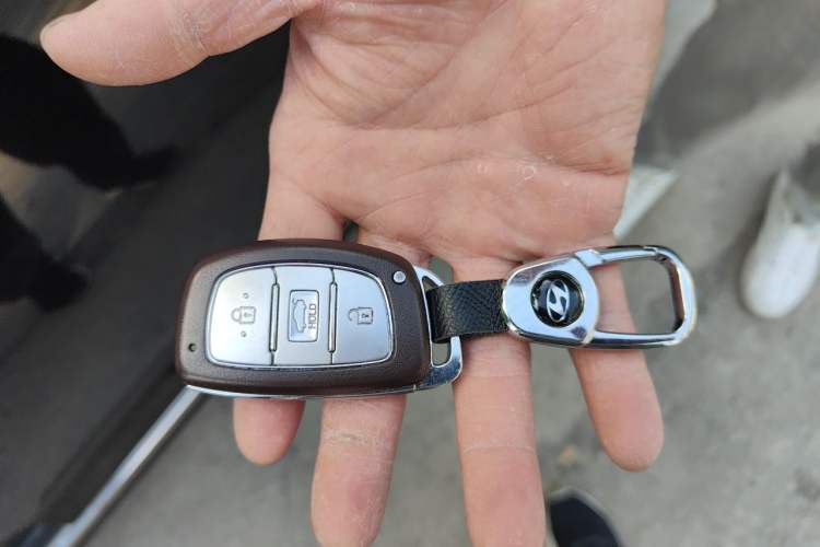 Used Hyundai Sonata 2016 2.0L Hybrid HE Smart Version Vehicle Key