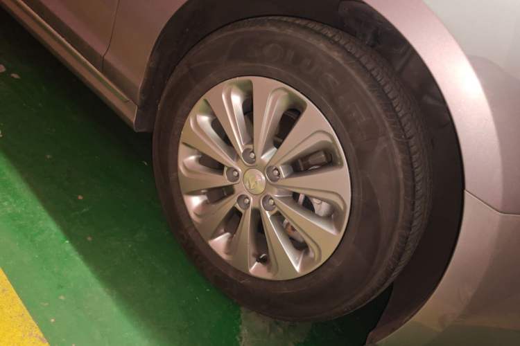 Used Hyundai Sonata 2016 2.0L Hybrid HS Leading Edition Right Front Wheel Hub