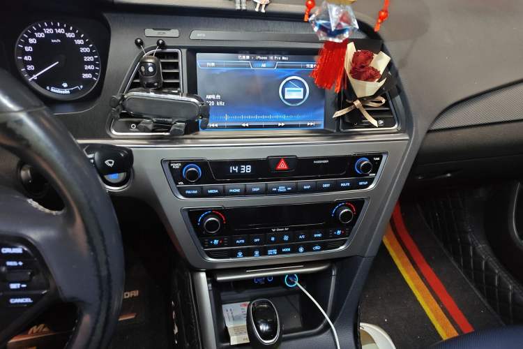 Used Hyundai Sonata 2016 2.0L Hybrid HL Luxury Version Audio And AC Panel