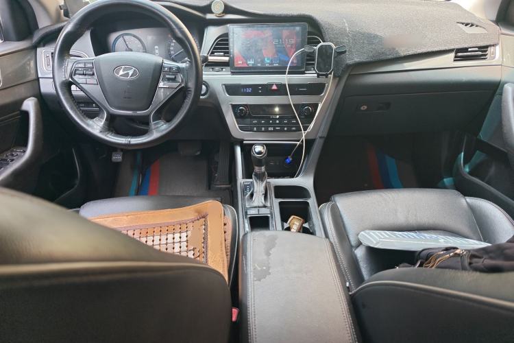 Used Hyundai Sonata 2016 2.0L Hybrid HE Smart Version Center Console