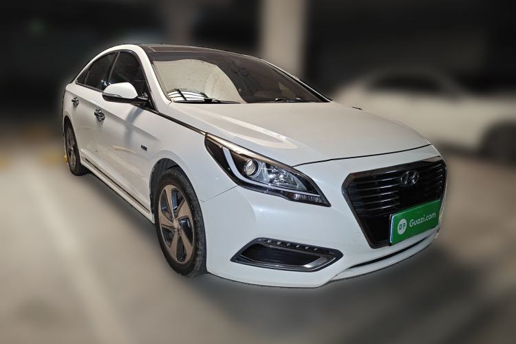 Used Hyundai Sonata 2016 2.0L Hybrid HL Luxury Version Front Right 45 Deg