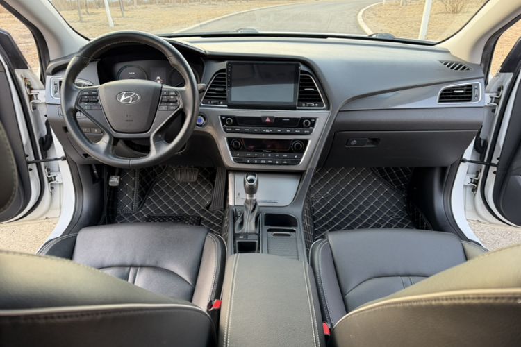 Used Hyundai Sonata 2016 2.0L Hybrid HS Leading Edition Interior 4
