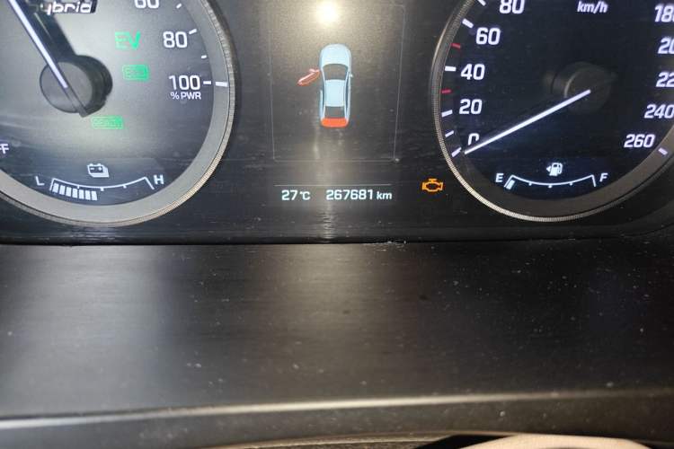 Used Hyundai Sonata 2016 2.0L Hybrid HE Smart Version Odometer Close Up