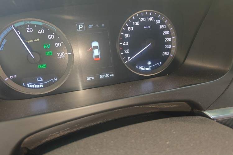 Used Hyundai Sonata 2016 2.0L Hybrid HE Smart Version Odometer Close Up
