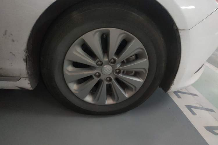 Used Hyundai Sonata 2016 2.0L Hybrid HS Leading Edition Right Front Wheel Hub