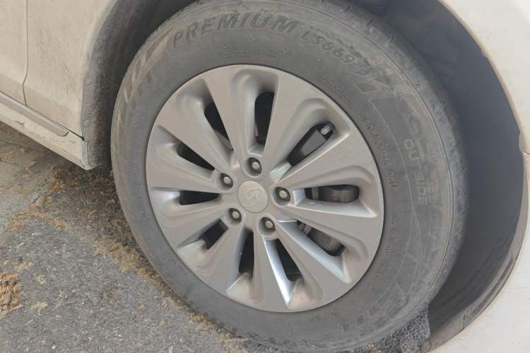 Used Hyundai Sonata 2016 2.0L Hybrid HE Smart Version Right Front Wheel Hub