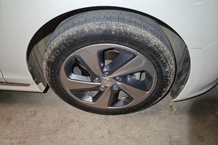 Used Hyundai Sonata 2016 2.0L Hybrid HL Luxury Version Right Front Wheel Hub