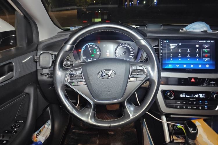 Used Hyundai Sonata 2016 2.0L Hybrid HE Smart Version Steering Wheel
