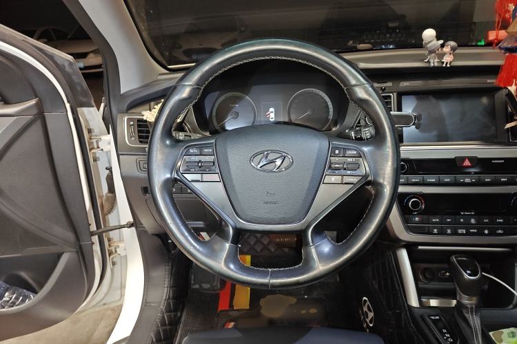 Used Hyundai Sonata 2016 2.0L Hybrid HL Luxury Version Steering Wheel