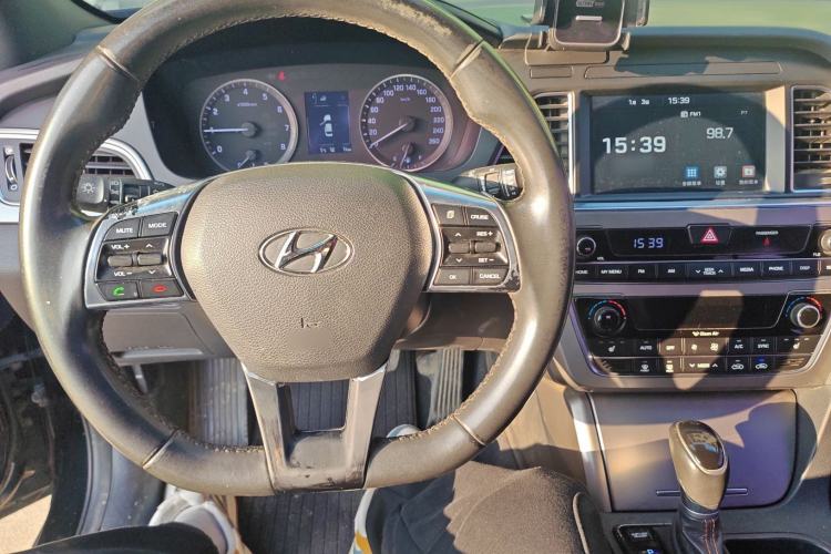 Used Hyundai Sonata 2017 1.6T GLX Leading Model Center Console